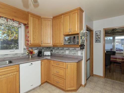 102 Hourigan Crescent, Thunder Bay, ON - Indoor Photo Showing Kitchen