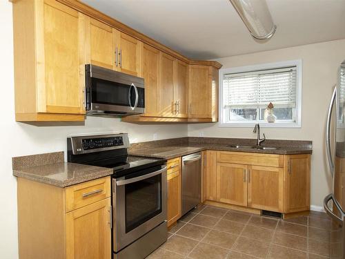 139 Empress Avenue S, Thunder Bay, ON - Indoor Photo Showing Kitchen