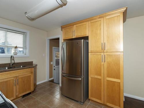 139 Empress Avenue S, Thunder Bay, ON - Indoor Photo Showing Kitchen With Double Sink