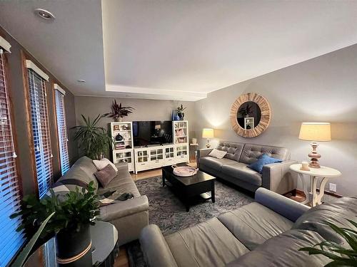 115 Hawthorne Drive, Thunder Bay, ON - Indoor Photo Showing Living Room