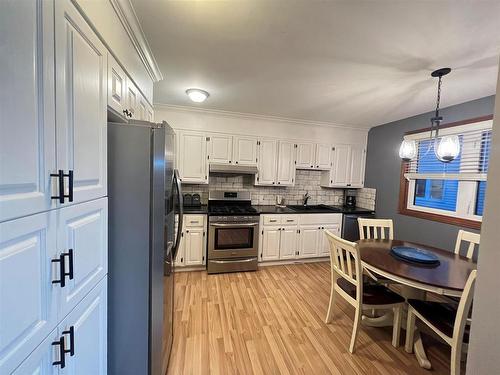 115 Hawthorne Drive, Thunder Bay, ON - Indoor Photo Showing Kitchen