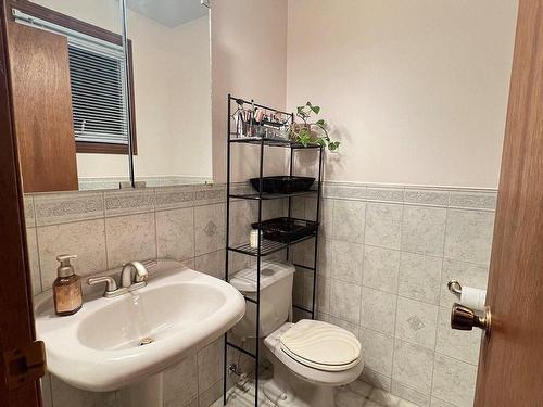 115 Hawthorne Drive, Thunder Bay, ON - Indoor Photo Showing Bathroom