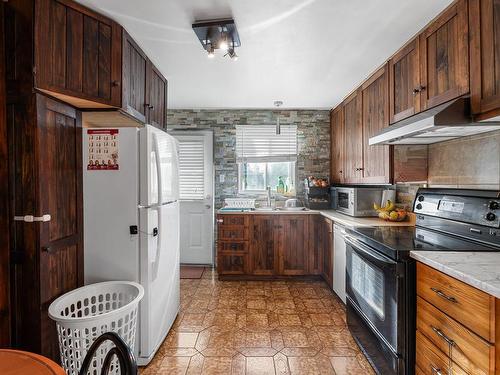 Cuisine - 892  - 894 Rue Wilfrid-Laurier, Laval (Chomedey), QC - Indoor Photo Showing Kitchen