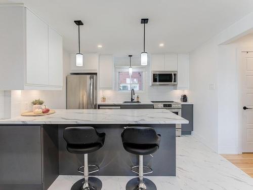 Kitchen - 2435 Rue Dézéry, Montréal (Mercier/Hochelaga-Maisonneuve), QC - Indoor Photo Showing Kitchen With Upgraded Kitchen