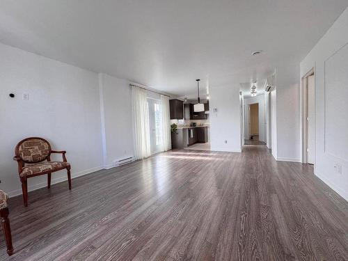 Overall view - 12 Place Du Marché, Saint-Joseph-Du-Lac, QC - Indoor Photo Showing Living Room