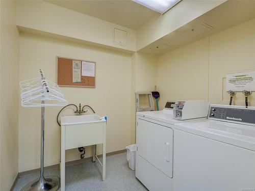 408-406 Simcoe St, Victoria, BC - Indoor Photo Showing Laundry Room