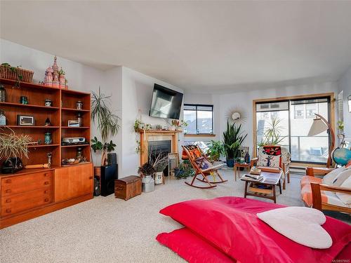 408-406 Simcoe St, Victoria, BC - Indoor Photo Showing Living Room With Fireplace