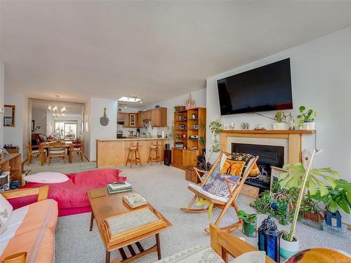 408-406 Simcoe St, Victoria, BC - Indoor Photo Showing Living Room With Fireplace