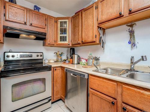 408-406 Simcoe St, Victoria, BC - Indoor Photo Showing Kitchen With Double Sink