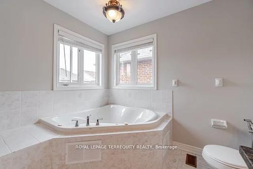 3121 Clipperton Dr, Mississauga, ON - Indoor Photo Showing Bathroom