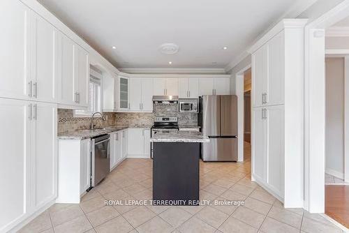 3121 Clipperton Dr, Mississauga, ON - Indoor Photo Showing Kitchen With Upgraded Kitchen