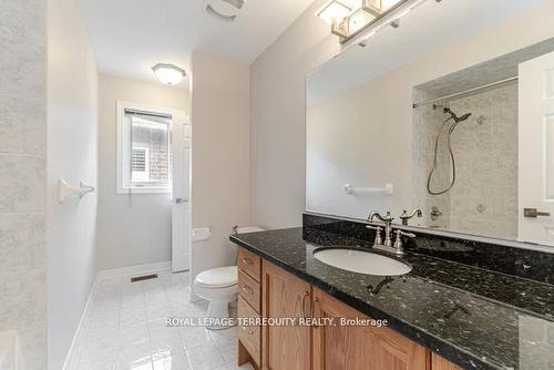 3121 Clipperton Dr, Mississauga, ON - Indoor Photo Showing Bathroom