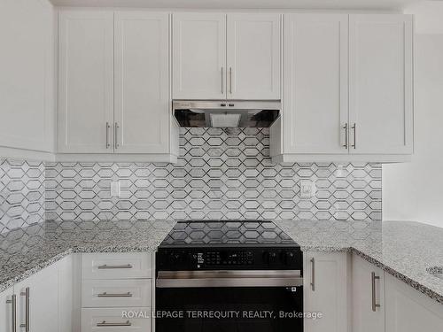 1050 Denton Dr, Cobourg, ON - Indoor Photo Showing Kitchen With Upgraded Kitchen