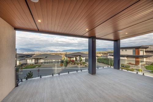 1100 Clarance Avenue, Kelowna, BC - Outdoor With Exterior