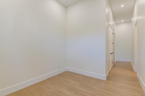 1100 Clarance Avenue, Kelowna, BC - Indoor Photo Showing Other Room