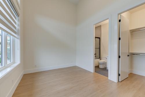 1100 Clarance Avenue, Kelowna, BC - Indoor Photo Showing Other Room