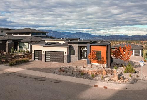 1100 Clarance Avenue, Kelowna, BC - Outdoor