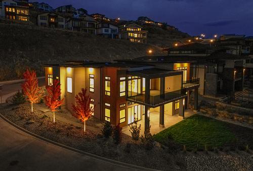 1100 Clarance Avenue, Kelowna, BC - Outdoor