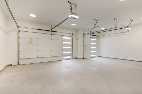 1100 Clarance Avenue, Kelowna, BC - Indoor Photo Showing Garage