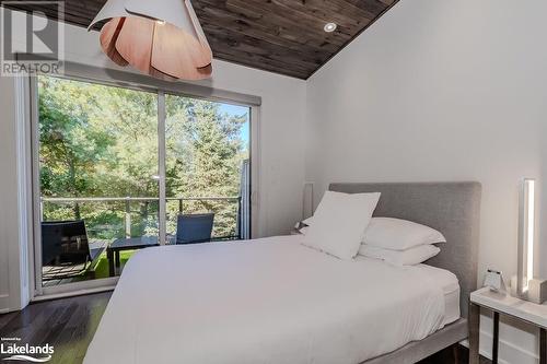 48 Carrick Trail, Gravenhurst, ON - Indoor Photo Showing Bedroom