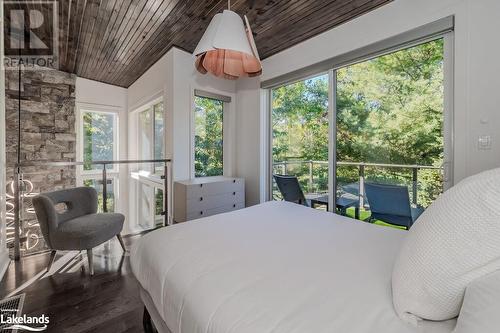 48 Carrick Trail, Gravenhurst, ON - Indoor Photo Showing Bedroom