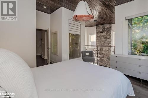 48 Carrick Trail, Gravenhurst (Muskoka (S)), ON - Indoor Photo Showing Bedroom