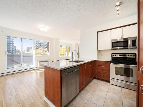 Kitchen - 302-550 Rue Jean-D'Estrées, Montréal (Ville-Marie), QC - Indoor Photo Showing Kitchen