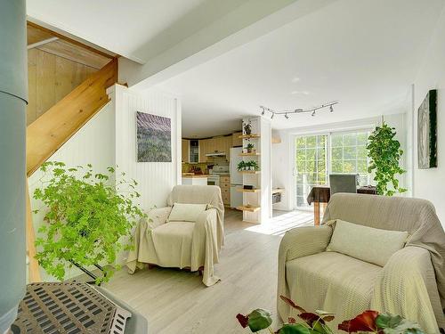 Living room - 28 Ch. Des Bois-Verts, Saint-Adolphe-D'Howard, QC - Indoor Photo Showing Living Room