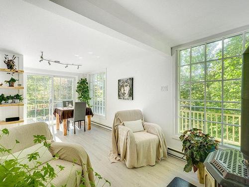 Living room - 28 Ch. Des Bois-Verts, Saint-Adolphe-D'Howard, QC - Indoor