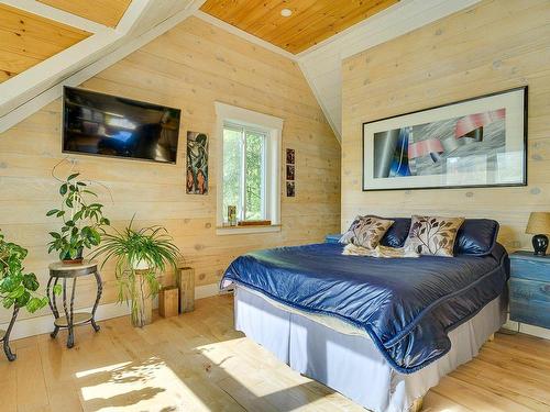 Master bedroom - 28 Ch. Des Bois-Verts, Saint-Adolphe-D'Howard, QC - Indoor Photo Showing Bedroom