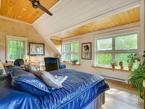 Master bedroom - 28 Ch. Des Bois-Verts, Saint-Adolphe-D'Howard, QC - Indoor Photo Showing Bedroom