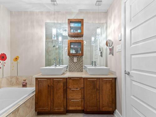 Salle de bains - 4-5751 Boul. Grande-Allée, Brossard, QC - Indoor Photo Showing Bathroom