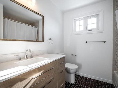 Salle de bains - 38 Rue Charlevoix, Kirkland, QC - Indoor Photo Showing Bathroom