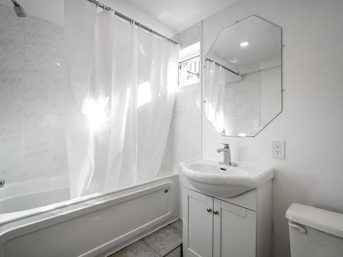 Salle de bains - 38 Rue Charlevoix, Kirkland, QC - Indoor Photo Showing Bathroom