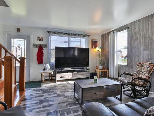 Salon - 32 Ch. Du Grand-Bernier S., Saint-Jean-Sur-Richelieu, QC - Indoor Photo Showing Living Room