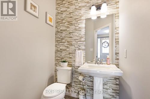 160 Gregorio Avenue, Hamilton, ON - Indoor Photo Showing Bathroom