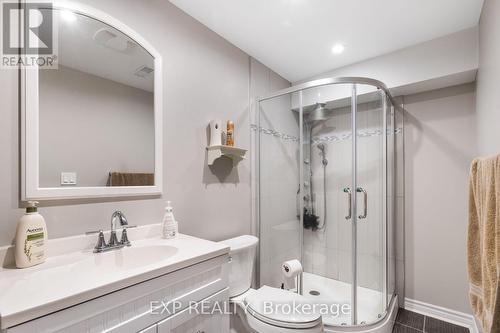 160 Gregorio Avenue, Hamilton, ON - Indoor Photo Showing Bathroom