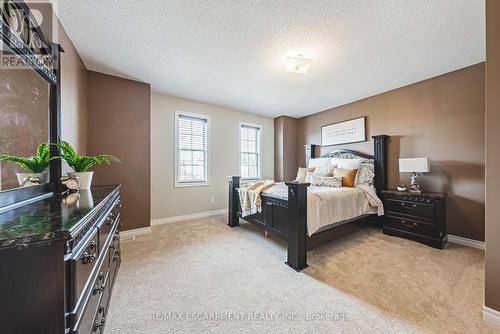 39 Thames Way, Hamilton, ON - Indoor Photo Showing Bedroom