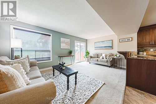 39 Thames Way, Hamilton, ON - Indoor Photo Showing Living Room