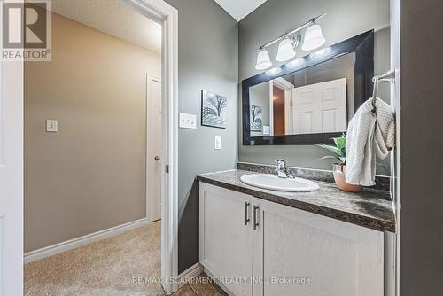 39 Thames Way, Hamilton, ON - Indoor Photo Showing Bathroom