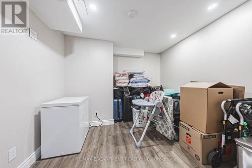 39 Thames Way, Hamilton, ON - Indoor Photo Showing Other Room