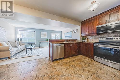 39 Thames Way, Hamilton, ON - Indoor Photo Showing Kitchen