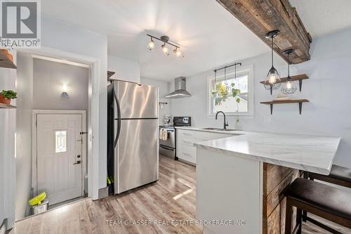 7 Graydon Street, London, ON - Indoor Photo Showing Kitchen With Upgraded Kitchen