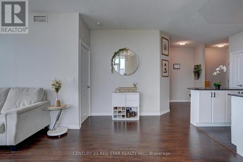 1908 - 225 Webb Drive, Mississauga, ON - Indoor Photo Showing Living Room