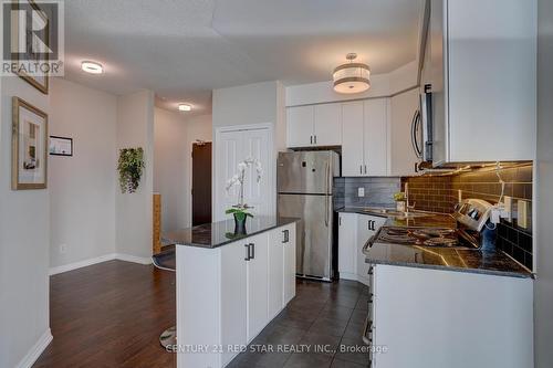 1908 - 225 Webb Drive, Mississauga, ON - Indoor Photo Showing Kitchen