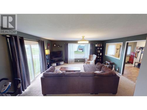 2181 Maple Drive, Quesnel, BC - Indoor Photo Showing Living Room