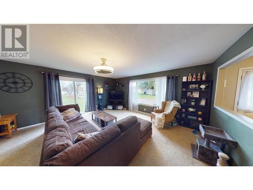 2181 Maple Drive, Quesnel, BC - Indoor Photo Showing Living Room