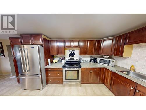 2181 Maple Drive, Quesnel, BC - Indoor Photo Showing Kitchen