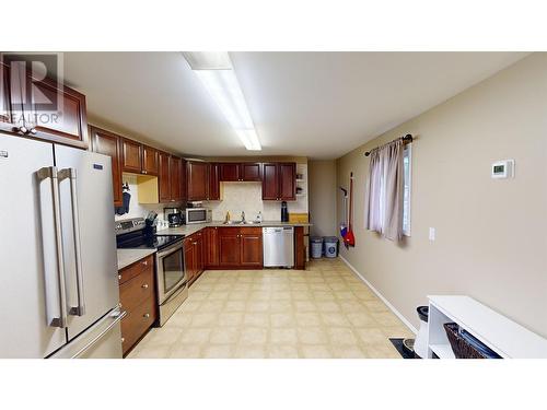 2181 Maple Drive, Quesnel, BC - Indoor Photo Showing Kitchen With Double Sink