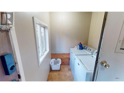 2181 Maple Drive, Quesnel, BC - Indoor Photo Showing Laundry Room